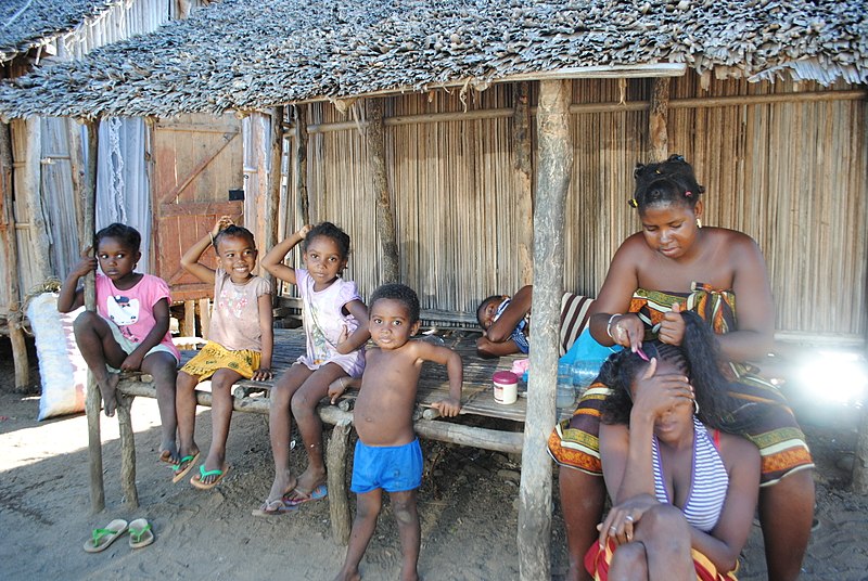 File:The people of Madagascar.jpg