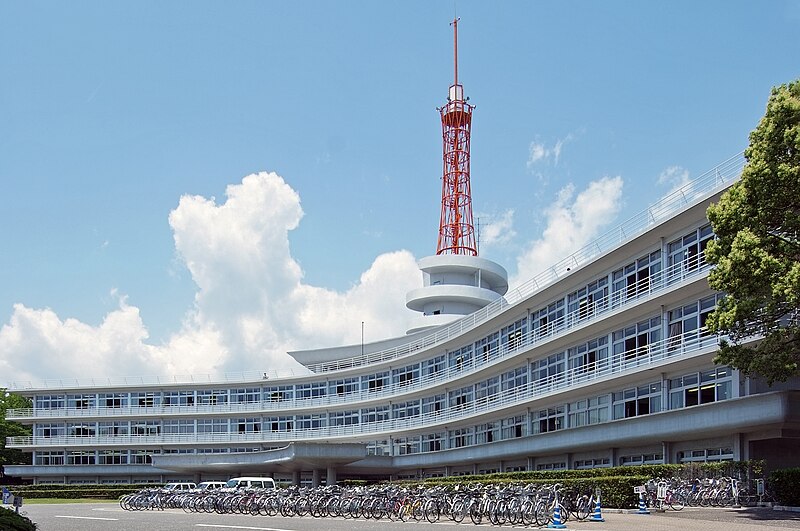 File:Tokai University Shonan Building 1.jpg