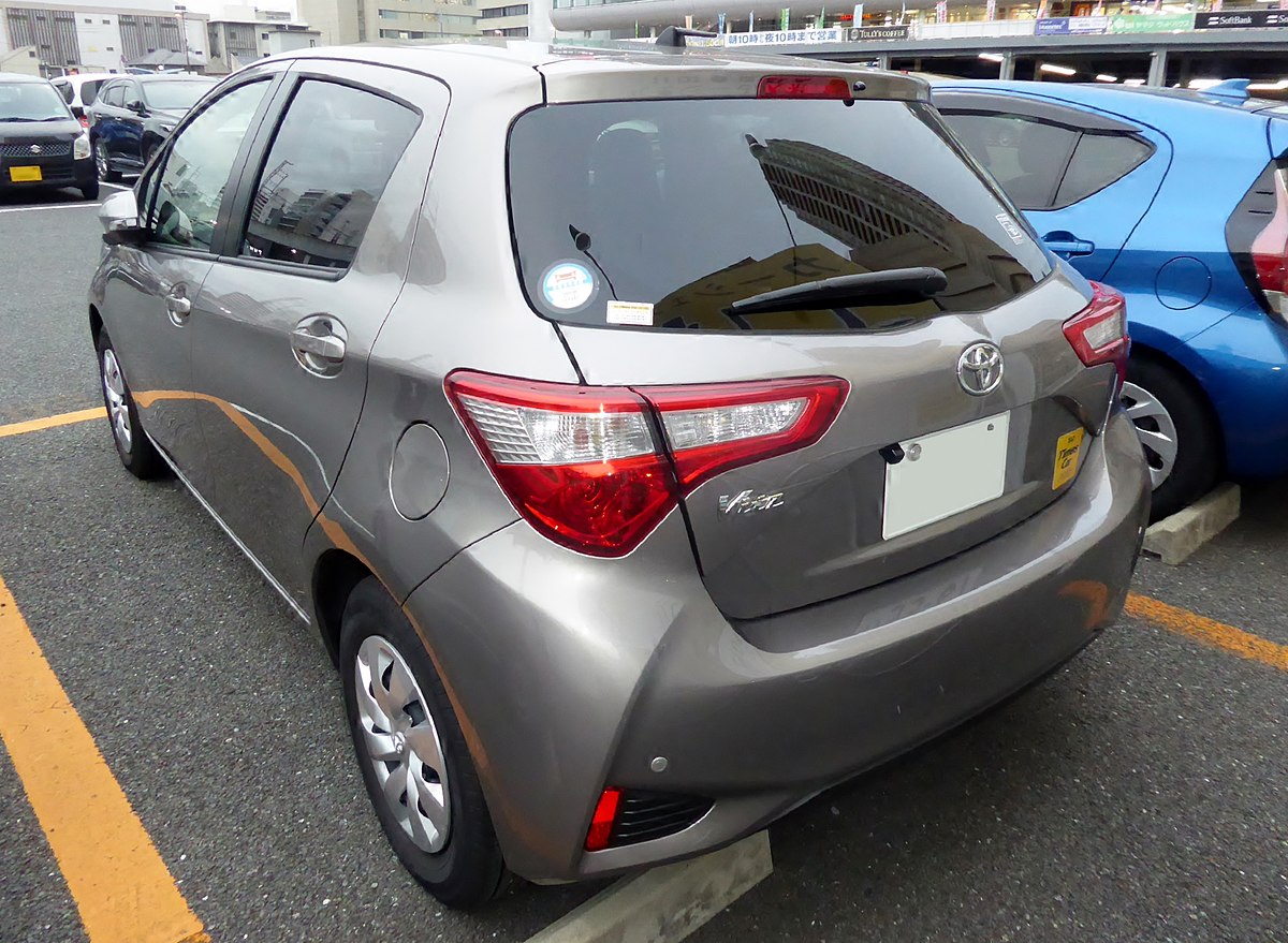 File:Toyota Vitz 1.0F (DBA-KSP130-AHXNK) rear.jpg - Wikimedia Commons