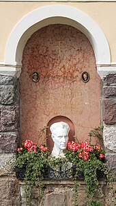 Memorial plaque for Luis and Hilde Trenker<be>Urtijëi