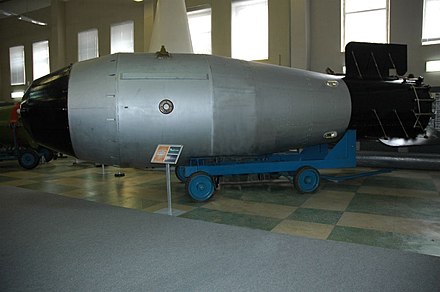 Какая бомба мощнее водородной. Ан602 царь-бомба. Термоядерная бомба ан602 ("Кузькина мать"). Царь бомба 58 мегатонн. Царь-бомба ан602 58 мегатонн СССР.