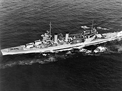 USS Quincy (CA-39) oli käynnissä toukokuussa 1940.jpg