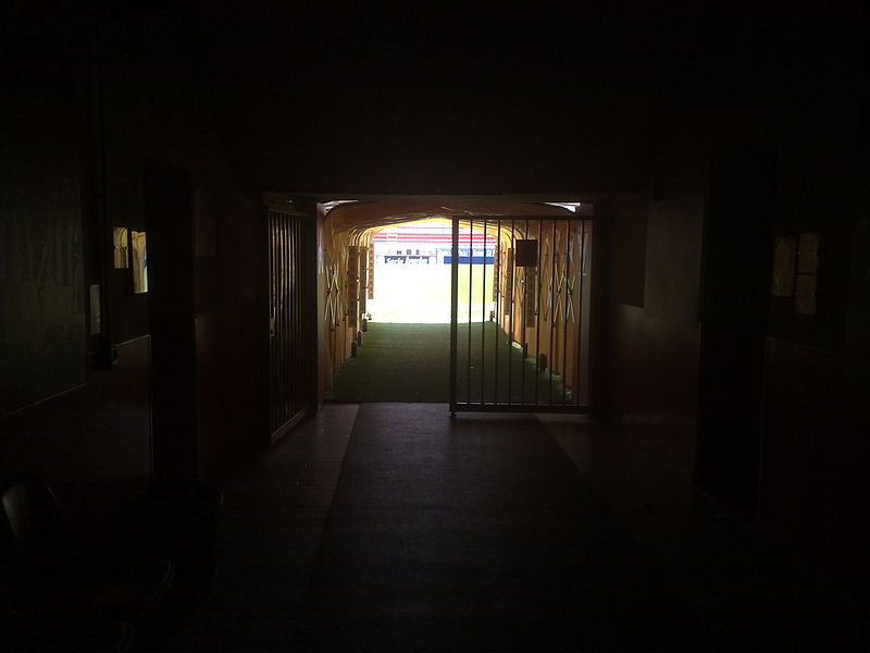 File:Uscita spogliatoi con tunnel estensibile stadio Vicenza.jpg