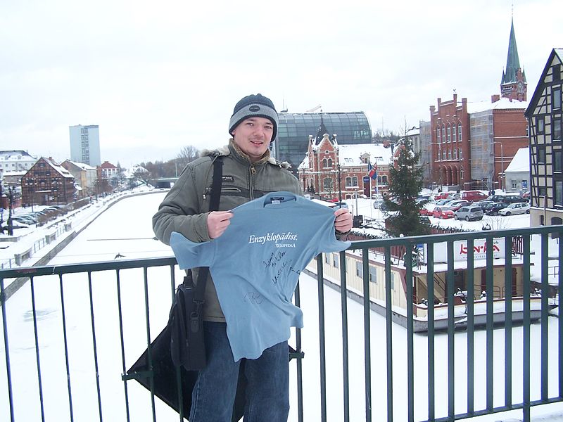 File:User Radzinski with Blue T-Shirt (2010-01-28).jpg