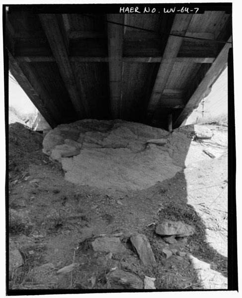 File:VIEW OF NORTHERN CONCRETE ABUTMENT, SHOWING UNDERSIDE OF BRIDGE, INCLUDING REINFORCED CONCRETE STRINGERS AND FLOOR BEAMS. FACING NORTH. - Easley Bridge, Spanning Norfolk Southern HAER WVA,28-BLUFD,1-7.tif