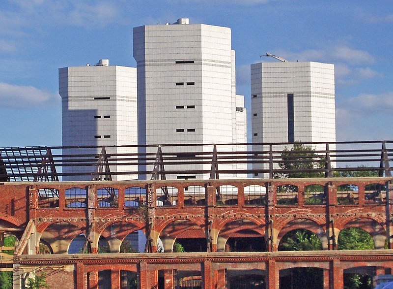 File:Vecchio&Nuovo a Milano (208852626).jpg