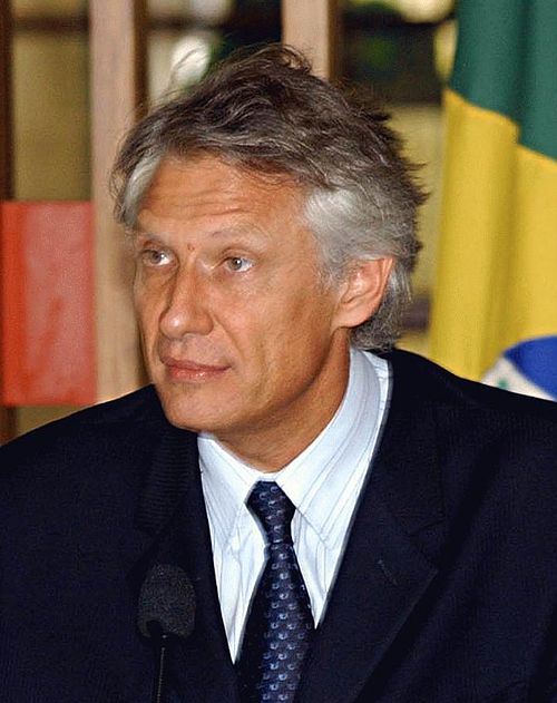 The minister character is based on Dominique de Villepin.