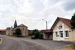 Villers-devant-Dun, mairie, église.jpg