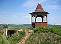 Gipfel mit Schutzhütte und Bunkerresten