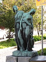 Danaidit (danaiderne), bronze 1893. I haven til børneklinikken i Taka-Töölö siden 1950.