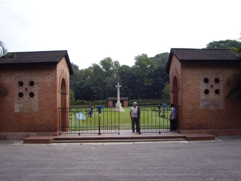 File:War Cemetery Chittagong (3).JPG