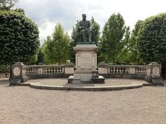 Statue de Pasteur (1822-1895) à Arbois