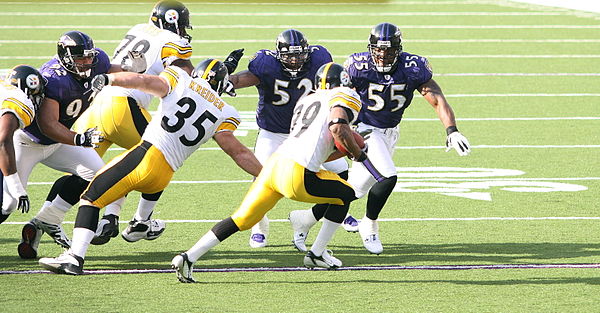 From left to right: Haloti Ngata, Lewis, and Suggs chasing down Willie Parker of the Steelers in 2006.