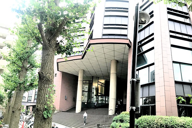 File:Yokohama central library Front stairs1.jpg