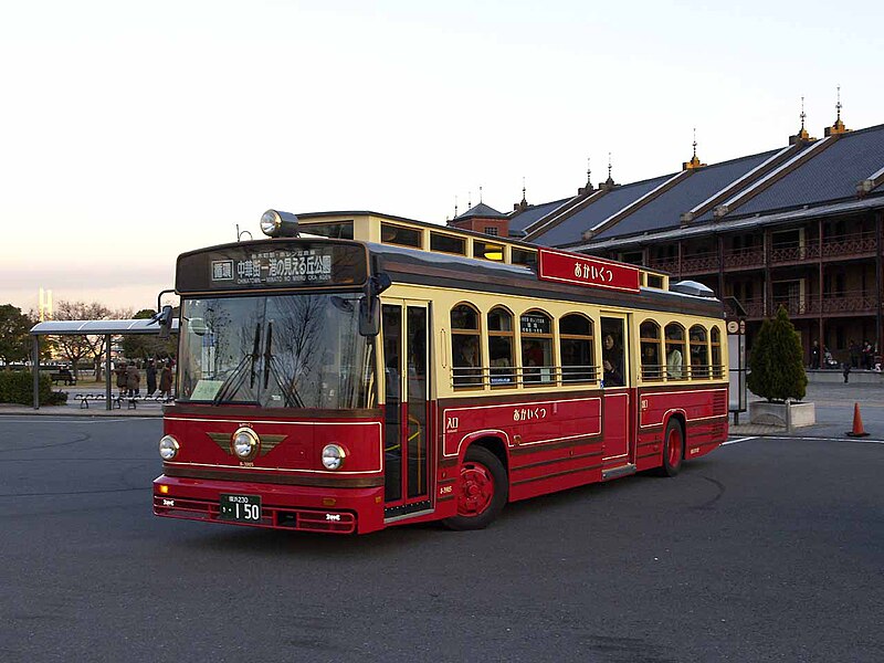 File:Yokohamacitybus 8-3905 akaikutsu.jpg