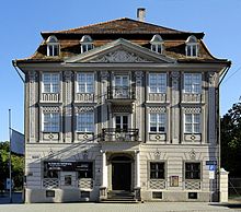 Das Zumsteinhaus beinhaltete das Römische Museum und Naturkunde-Museum. Mittlerweile ist es ein Stadtmuseum.
