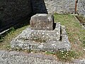 Pierre de l'ancienne église Saint-Magloire détruite en 1944 et portant la date de 1586.