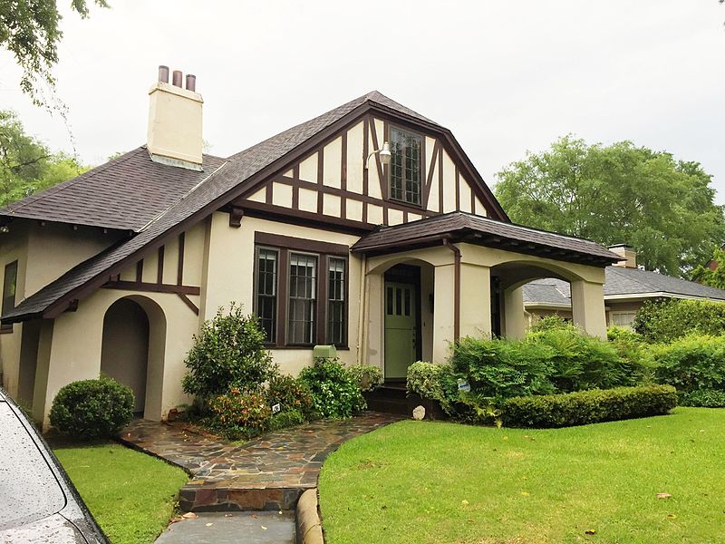 File:1136 Dinglewood Drive, c. 1919 Tudor Revival.jpg