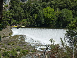 Canoes crossing a spillway of the Herault between Saint-Martin-de-Londres and Causse-de-la-Selle.