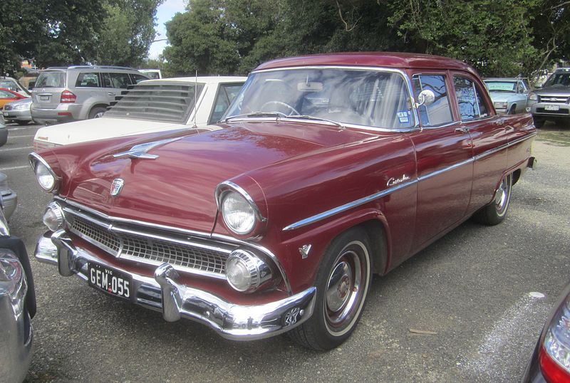 File:1955 Ford Customline V8 Sedan (Oz) (8437648522).jpg