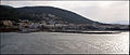 Imaxe panorámica do porto de Angistri.