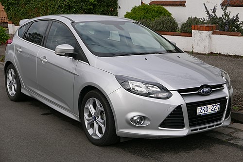 Форд фокус хэтчбек 2013. Ford Focus 2013. Ford Focus Hatchback 2013. Ford Focus 2013 хэтчбек. Форд фокус 2 2013.