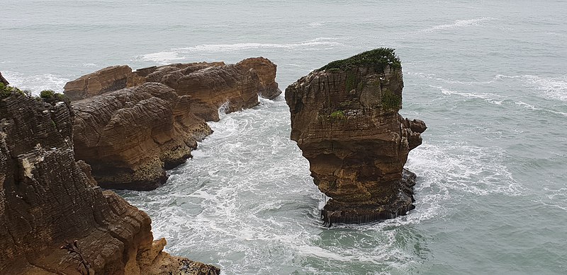 File:2019-01-10 110909 Pancake Rocks anagoria.jpg