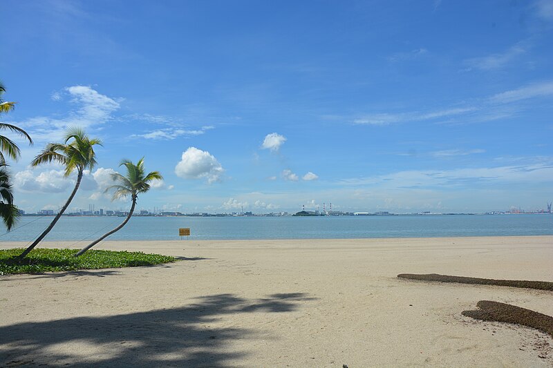 File:201906 Garden and beach outside of Marina Hotel, Forest City, Johor 8.jpg