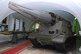 Пусковая установка 2П4 с ракетой 3Р2 тактического ракетного комплекса 2К4 «Филин» в Артиллерийском музее Санкт-Петербурга