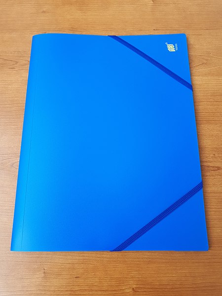 File:3-Flap blue A4 folder with elastic straps - B2.jpg