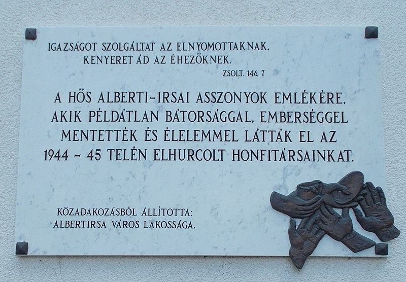 File:52 Pesti Road, plaque, 2020 Albertirsa.jpg