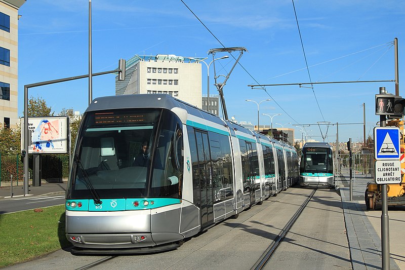 File:58,638 T6 Inovel Parc Nord Translhor n°613 & n°621 par Cramos.JPG