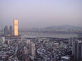 2009년에 촬영한 63빌딩과 리첸시아 타워.