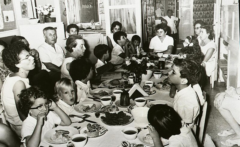 File:96779 independence day parents and children in kinderga PikiWiki Israel.jpg