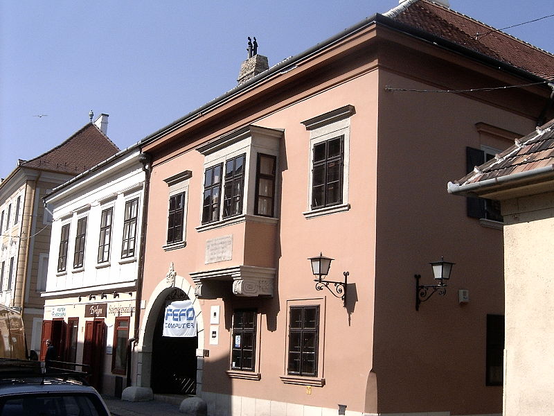 File:A reneszánsz Fejérvári-ház.jpg