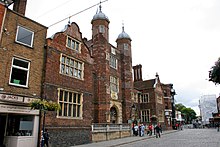 Abbot Hastanesi, Guildford 1.jpg