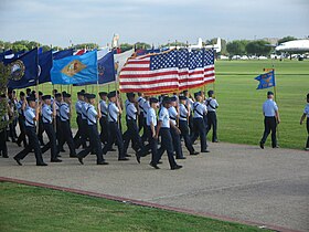 Illustratives Bild des militärischen Grundausbildungsgegenstandes der Luftwaffe der Vereinigten Staaten