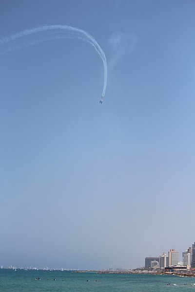 File:Air Force Fly By on Tel Aviv Beach 2018 IMG 7536.JPG