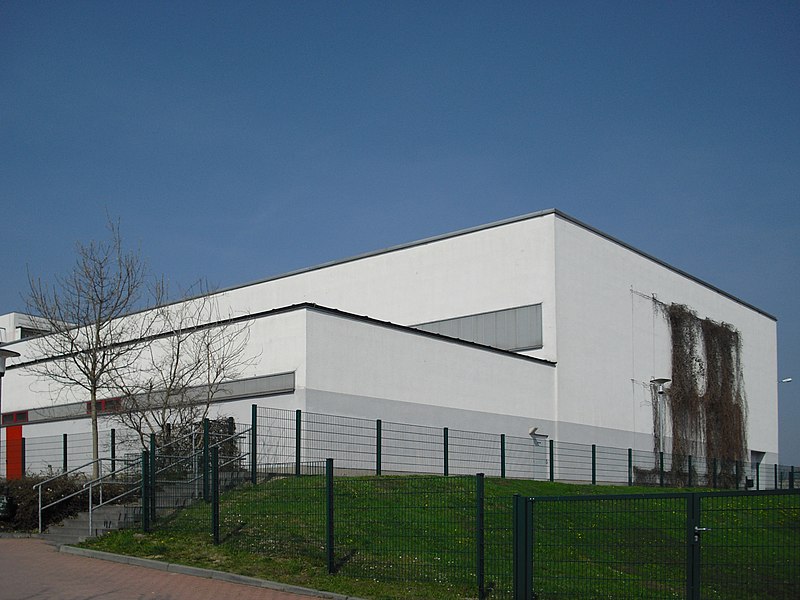 File:Apolda Werner-Seelenbinder-Turnhalle.jpg