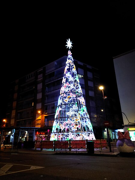 File:Arbol Navidad Delicias 2022 04.jpg