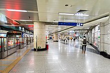 Dongzhi Men station platform (October 2013)