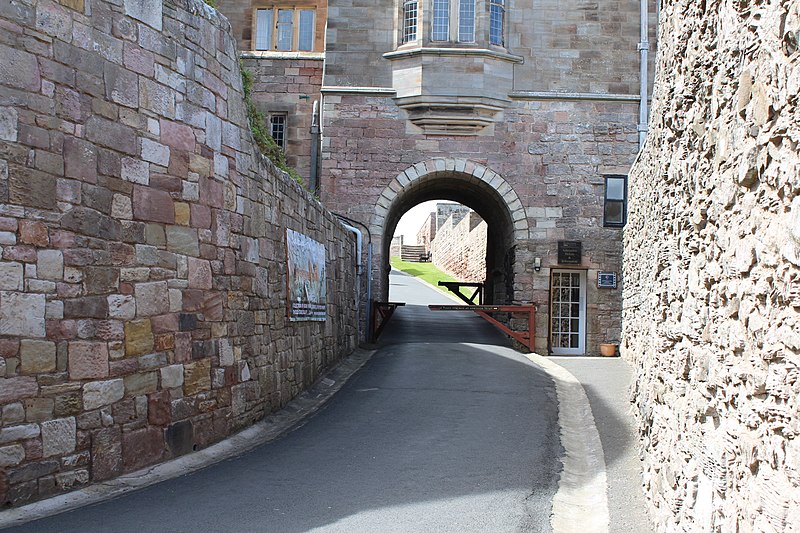 File:Bamburgh Castle - geograph.org.uk - 3478659.jpg