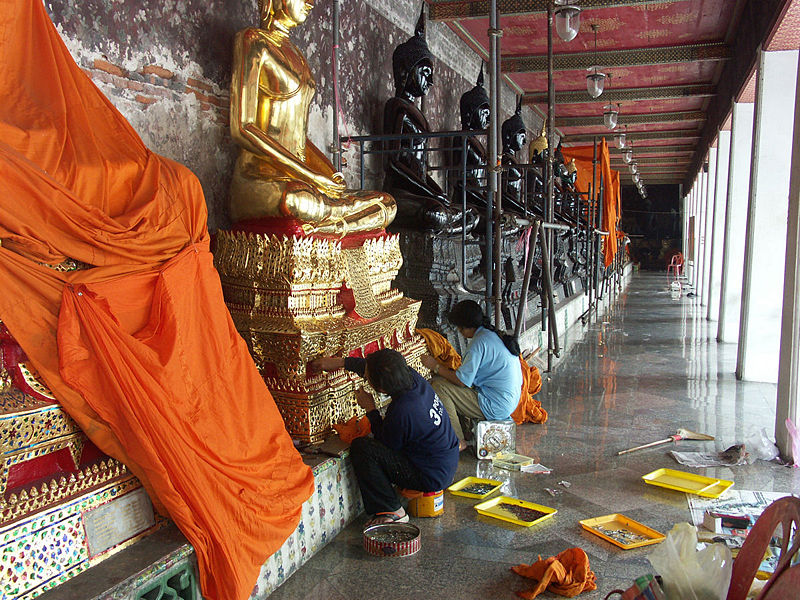 File:Bangkok wat suthat 008.JPG