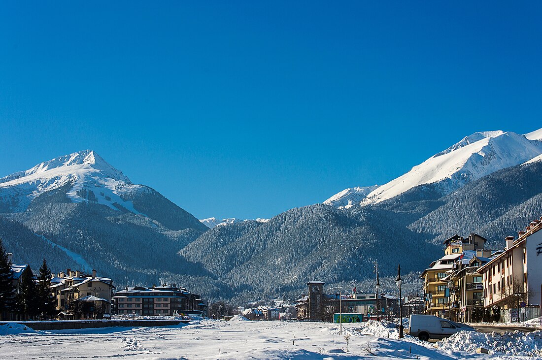 File:Bansko ski resort (23917454674).jpg