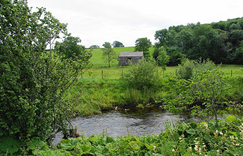 File:Barn seen across Scandal Beck - geograph.org.uk - 1982217.jpg