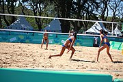 Deutsch: Beachvolleyball bei den Olympischen Jugendspielen 2018; Tag 8, 14. Oktober 2018; Mädchen, Achtelfinale – Mexiko-China 0:2 (15–21/16–21) English: Beach volleyball at the 2018 Summer Youth Olympics at 14 October 2018 – Girls Round of 16 – Mexico-China 0:2 (15–21/16–21)