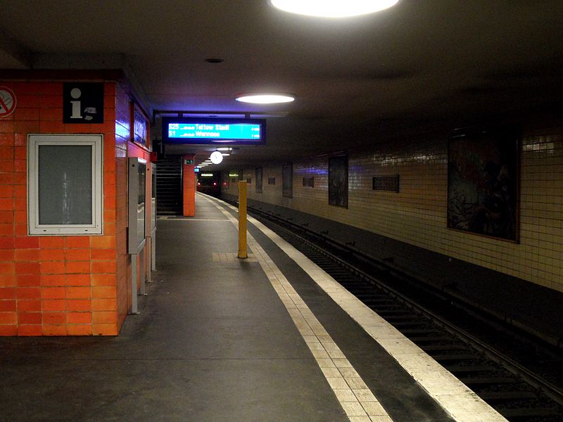 File:Berlin - S-Bahnhof Oranienburger Straße - Linien S1,S2,S25 (6796112496).jpg