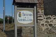 Letrero de entrada en Almendral de la Cañada. Azulejos.