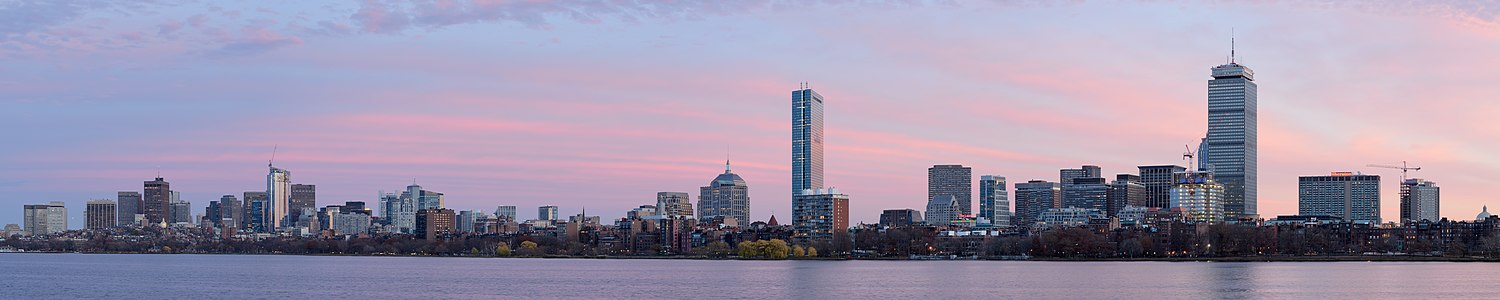 Panorama vido de la urbocentro de Bostono je novembro 2015