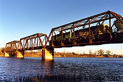 Brazos River railroad bridge Waco TX.jpg